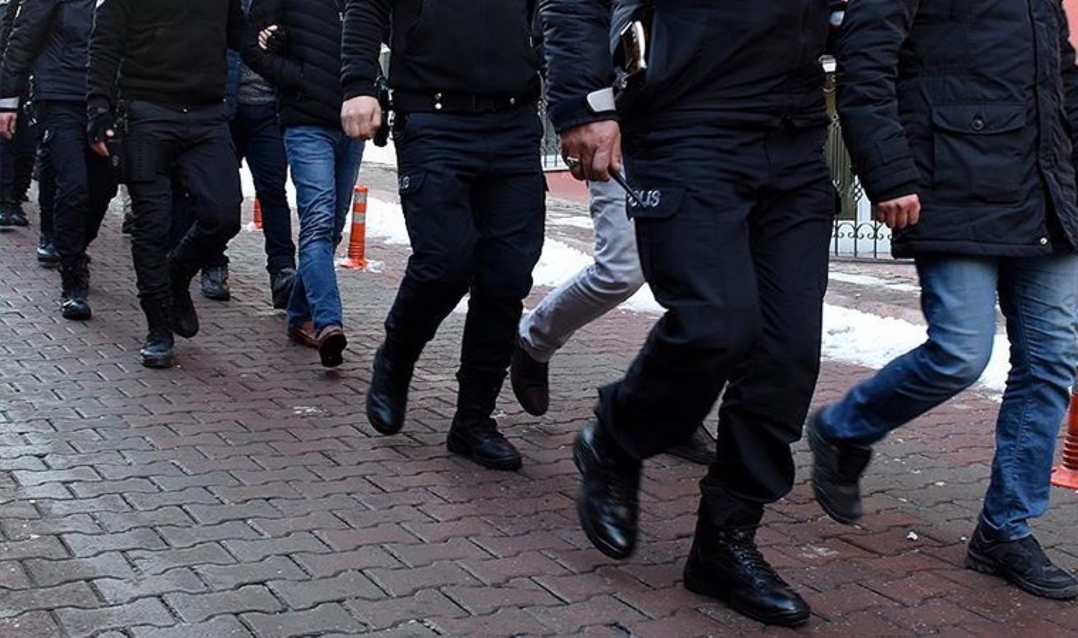 Ankara merkezli 4 ilde FETÖ operasyonu: 13 tutuklama